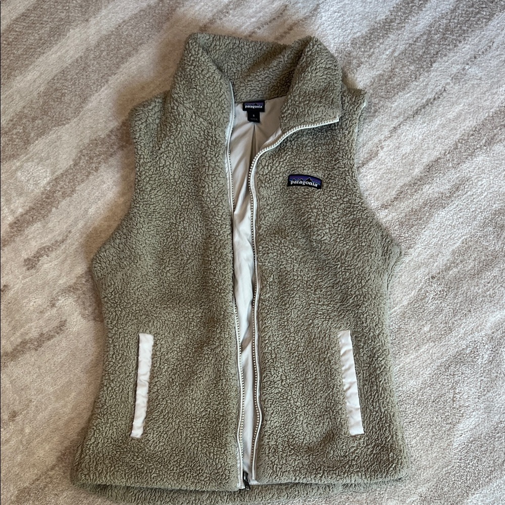 Patagonia Sherpa Fleece Vest in Tan